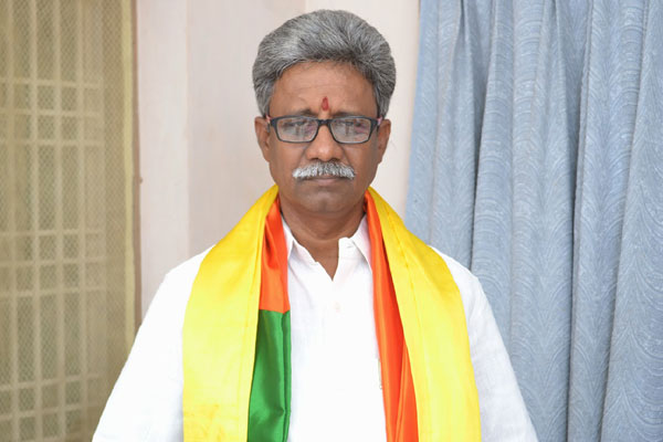 ‘మాణిక్యం’పైనా ‘విష్ణు’చక్రం