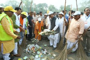 తాజ్‌ని తొక్క‌నేల‌…రోడ్లు ఊడ్చ‌నేల సిఎంగారూ…