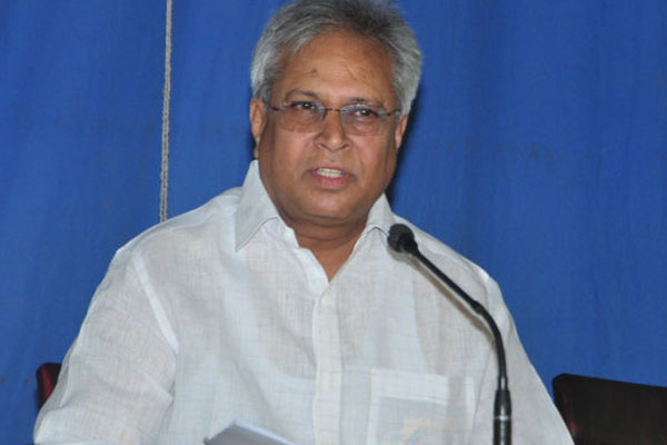 జగన్‌కు చేతకావట్లేదు.. పవన్ ప్రతిపక్ష నేత కావాలి:  ఉండవల్లి