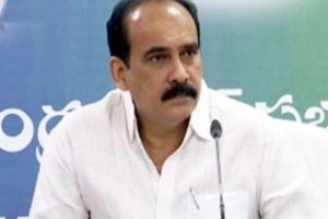 వైకాపా ఎమ్మెల్యేలు ప్రభుత్వానికి వ్యతిరేకంగా మీడియాతో మాట్లాడొద్దన్న మంత్రి బాలినేని