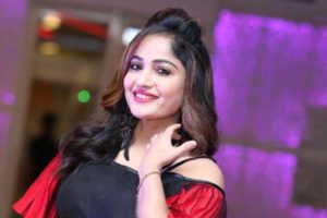 వైరల్ అవ్వడానికి వివాదాలు – వీళ్లని వదిలేయండి!