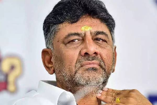 డీకే శివకుమార్‌కు హ్యాండిస్తున్న కాంగ్రెస్ హైకమాండ్ !