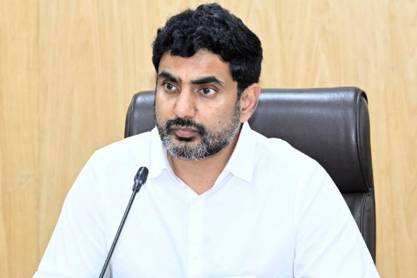 లోకేష్ కుట్టుమిషన్‌లో ఇరుక్కున్న వైసీపీ సోషల్ మీడియా !