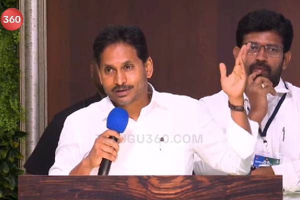 ఎప్పుడు అరెస్టు, శిక్ష పడుతుందని అనుకుంటే అప్పుడే జగన్ పాదయాత్ర!