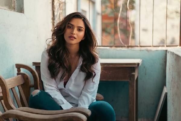 సినిమా ఫ్లాప్ అయినా.. కోటి త‌గ్గ‌లేదు