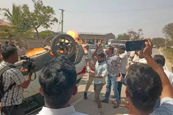 కామారెడ్డిలో అగ్గి రాజేసిన బీజేపీ , కాంగ్రెస్ !