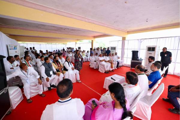 డీసీసీ అధ్యక్షులకు మార్షల్ ఆర్ట్స్ క్లాస్ తీసుకున్న రాహుల్