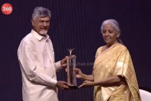 ET బిజినెస్ రిఫార్మర్ అవార్డు అందుకున్న చంద్రబాబు