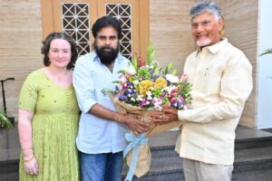 పవన్ కల్యాణ్‌ను పరామర్శించిన చంద్రబాబు