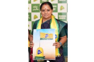 పసుపు కలర్‌లో తెలంగాణ వ్యాప్తంగా టీఆర్ఎస్ జెండా గద్దెలు !