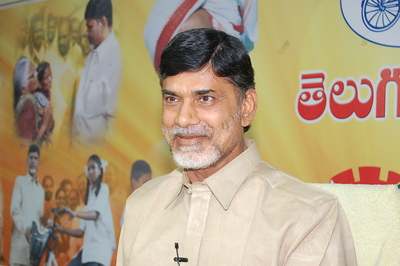 Naidu Takes Break for Swachh Bharat