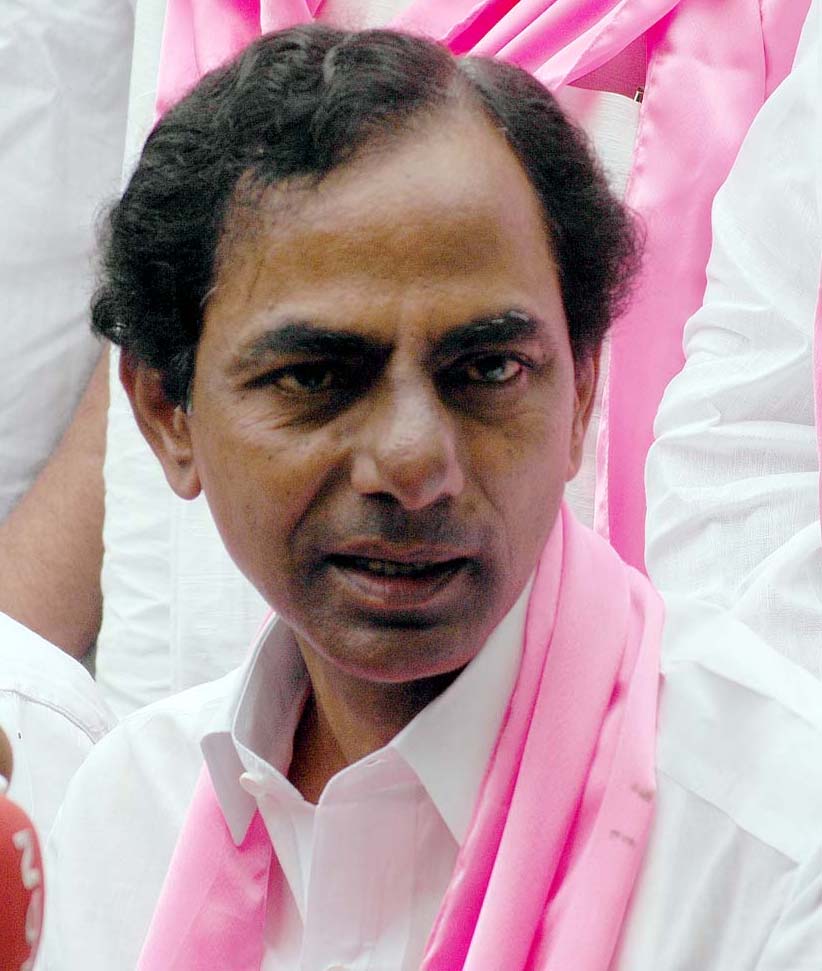 KCR to take holy dip in Godavari Tuesday