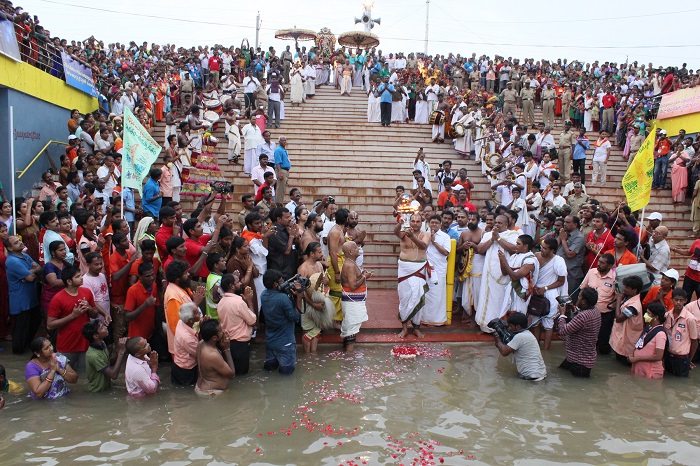 Rajahmundry Turns into Sea of Humanity