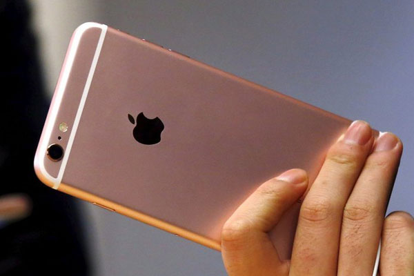 New pink iPhones prove popular as record weekend sales expected