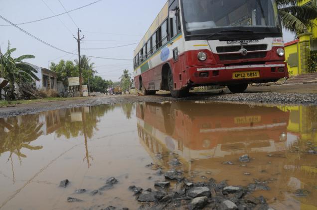 Naidu assures world-class roads for AP