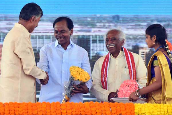 KCR stood centre of attraction at Amaravati ceremony