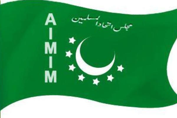 AIMIM lodges police complaint against Wasim Rizvi for blasphemy