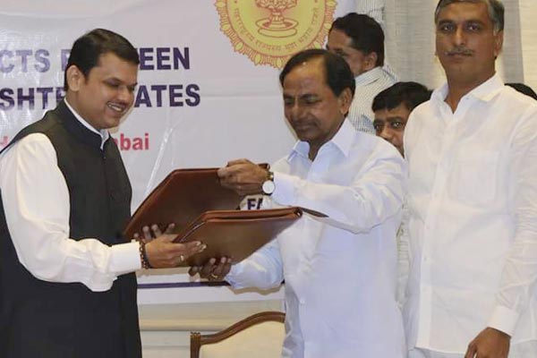 CM KCR and Devendra Fadnavis at the signing ceremony of Inter-State Irrigation Agreements
