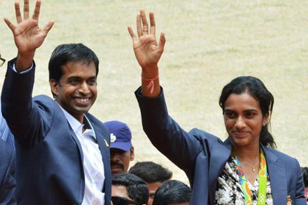 PV Sindhu in Vijayawada, Silver medalist, Gopichand, felicitation in Indira stadium,
