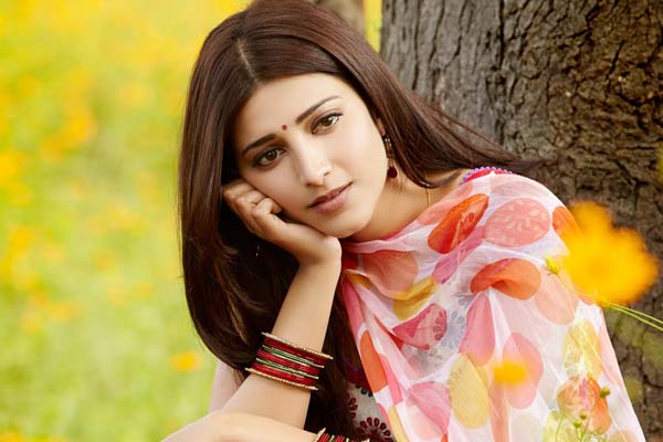 Shruti Haasan Keeps Waiting for Pawan Kalyan Dolly Movie