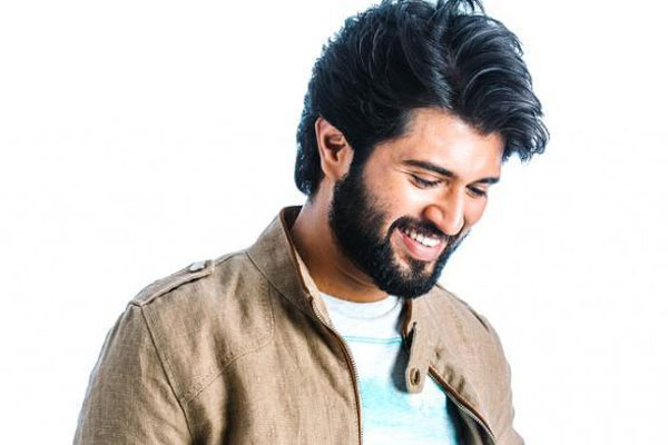 hero vijay devarakonda photos à°à±à°¸à° à°à°¿à°¤à±à°° à°«à°²à°¿à°¤à°