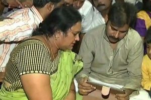 Pawan consoles Vinod Royal’s family members