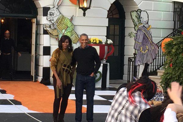 Obamas dance to 'Thriller' at White House Halloween