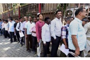 28 days of demonetisation: No let-up in rush at banks, ATMs