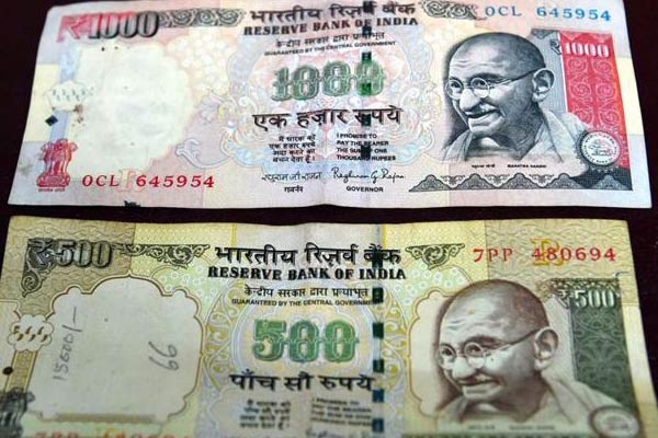 Foreigners face tough time with Rs 500, 1,000 notes