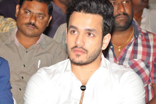 Akhil praises love on Captain MS Dhoni, Team India's captain MS.Dhoni