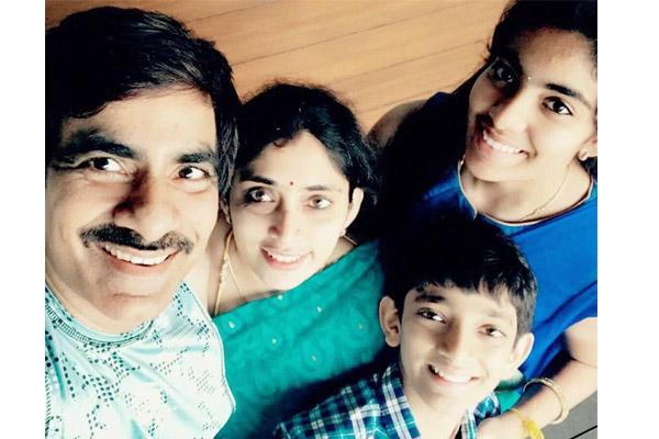 Ravi Teja shares a cute Family Selfie, Ravi Teja Son photo, Ravi Teja Selfie with Family