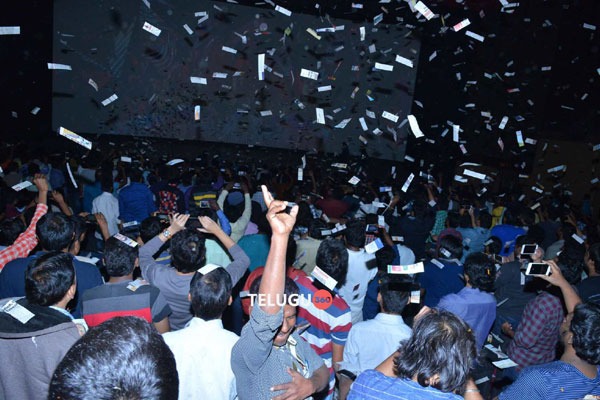 Allu Arjun,Sneha reddy and Surekha watched the film at Sandhya theatre