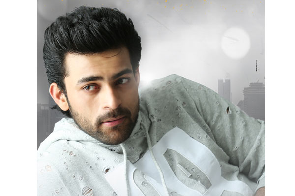 Varuntej signs his Next