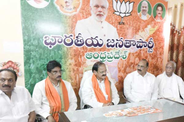 Venakaih Naidu bats for second term to Modi