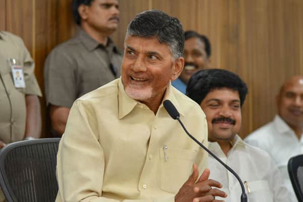 Chandrababu advices aspiring politicians to settle before joining politics