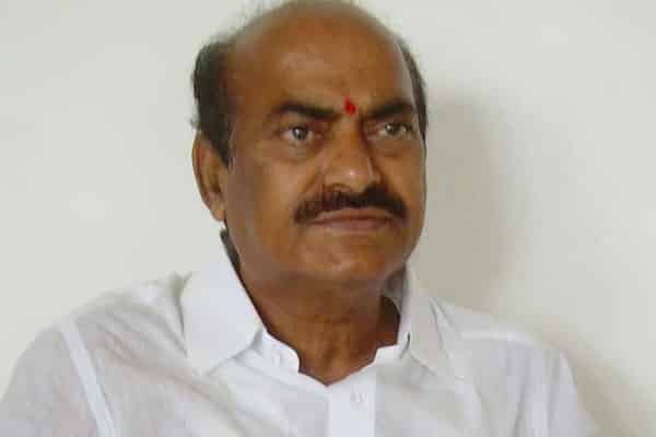 JC Diwakar Reddy throws tantrum at Vishaka airport