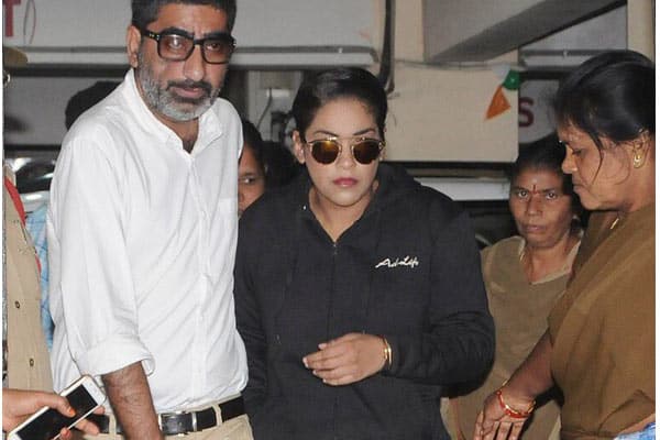 Actress Mumaith Khan appears before SIT in drug case