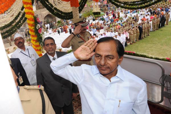Telangana CM unfurls national flag at Golconda Fort
