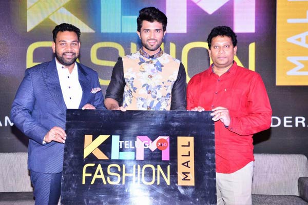 Vijay Devarakonda Launches KLM Fashion Mall Logo