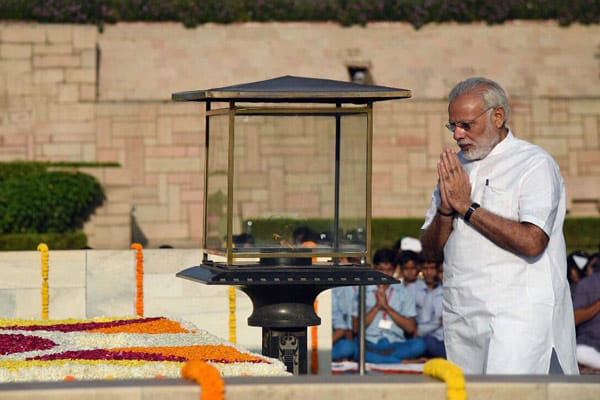Nation pays tributes to Mahatma