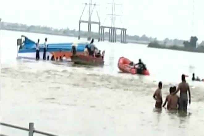 14 killed, 9 missing in Andhra boat tragedy
