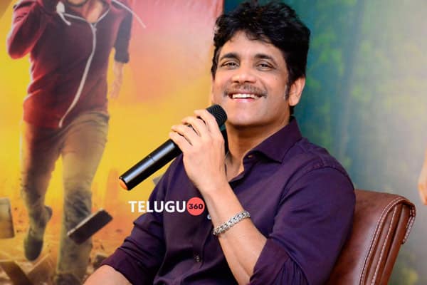 Nagarjuna 's smart strategy : Prepares audience ahead of Hello release