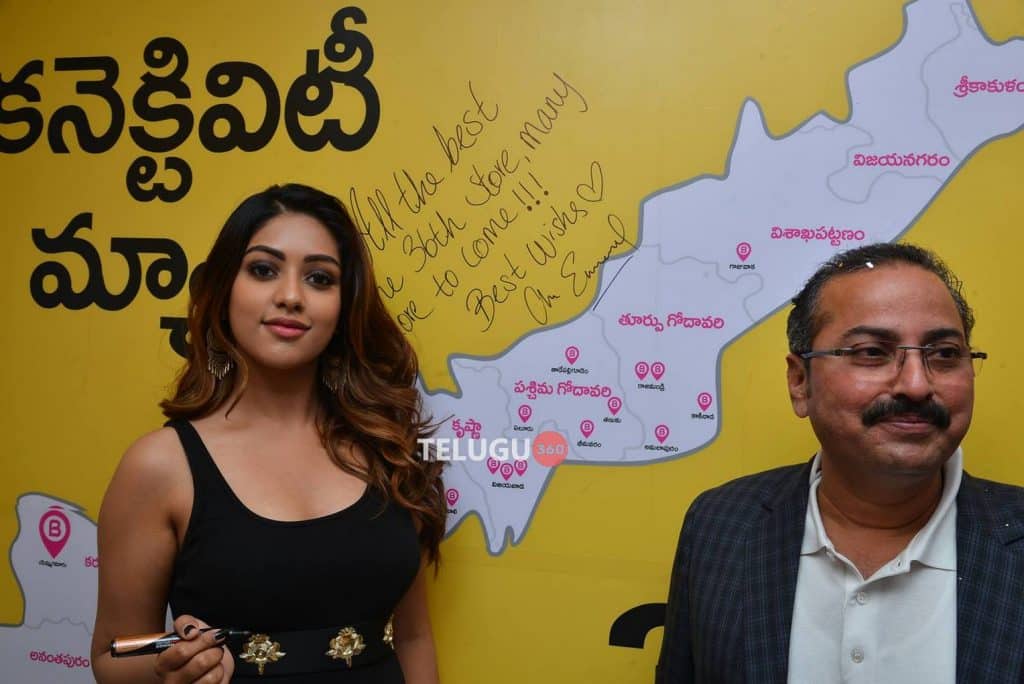 Anu Emmanuel launch B New Mobile store at Yemmiganur