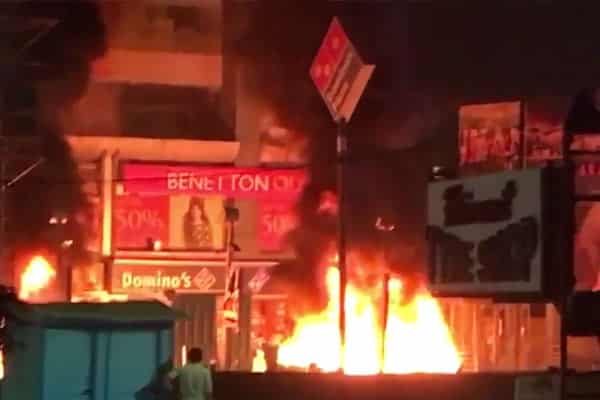 Mobs go on rampage against 'Padmaavat' in Ahmedabad