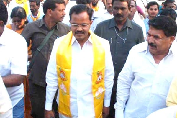 Motkupalli Narasimhulu to bid good bye to T-TDP and join TRS!