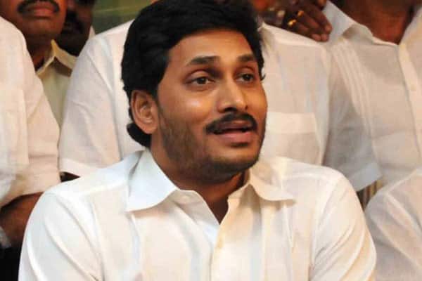 Jagan throws an open challenge at CBN! YSRCP MPs resign