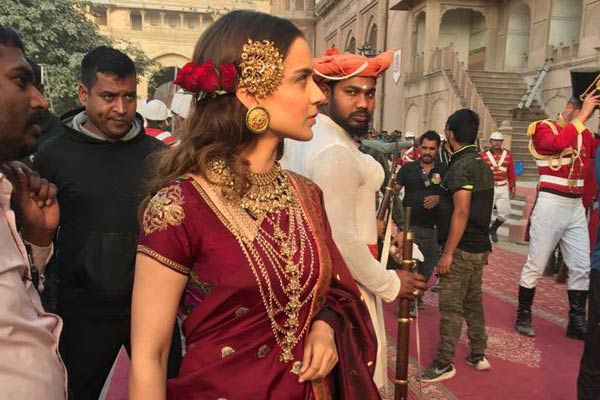 Kangana’s elegant look from Manikarnika