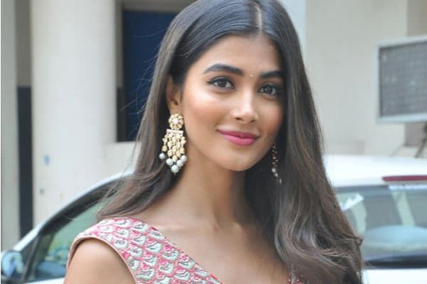 Pooja Hegde turns ‘Jil Jil Rani’ for Ram Charan