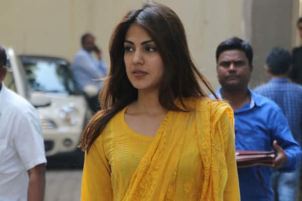 ED officials submit crucial evidence about Rhea Chakraborty to CBI