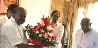 KCR meets Deve Gowda, discuss proposed front